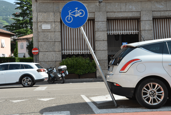 flexible traffic sign