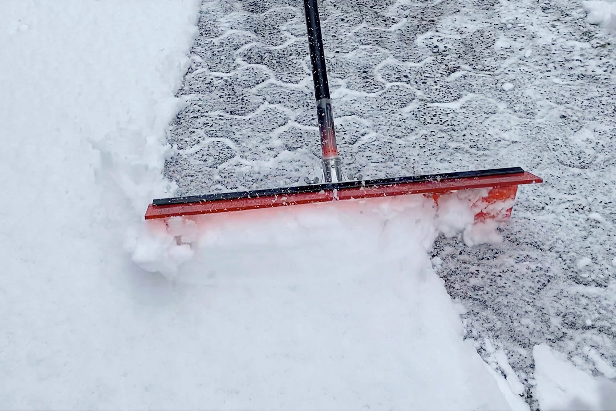 Einfach sauber schieben! SCHNEEADE-Universalschieber zu gewinnen